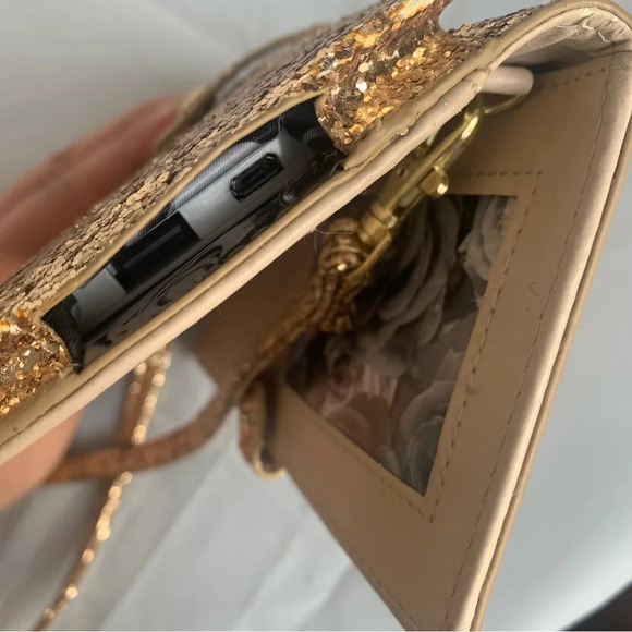 Gold Adrienne Vittadini studio  clutch purse phone charger - Picture 6 of 8